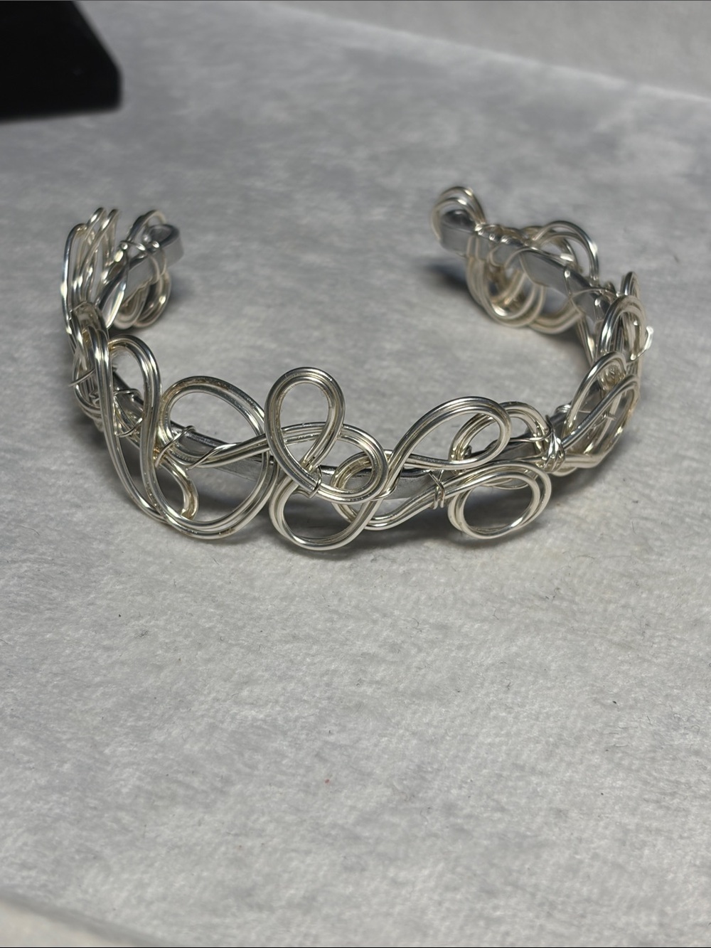 Artistic Silver Wire Cuff Bracelet - Elegant Swirl Design